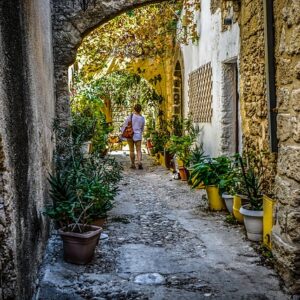 Best places to visit in Rhodes' medieval city, alley old town