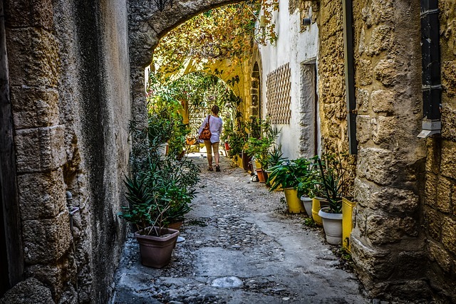 Best places to visit in Rhodes' medieval city, alley old town